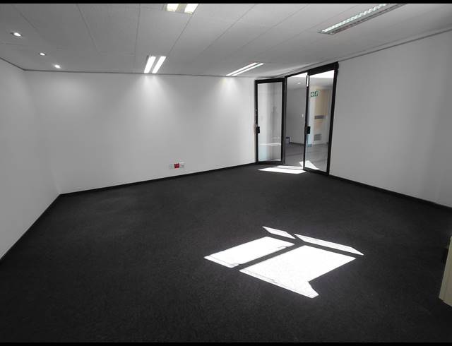 5,745M² OFFICE FOR SALE IN BRYANSTON